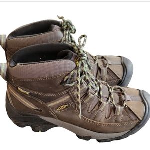 Keen women's dry waterproof hiking boots brown size 8.5